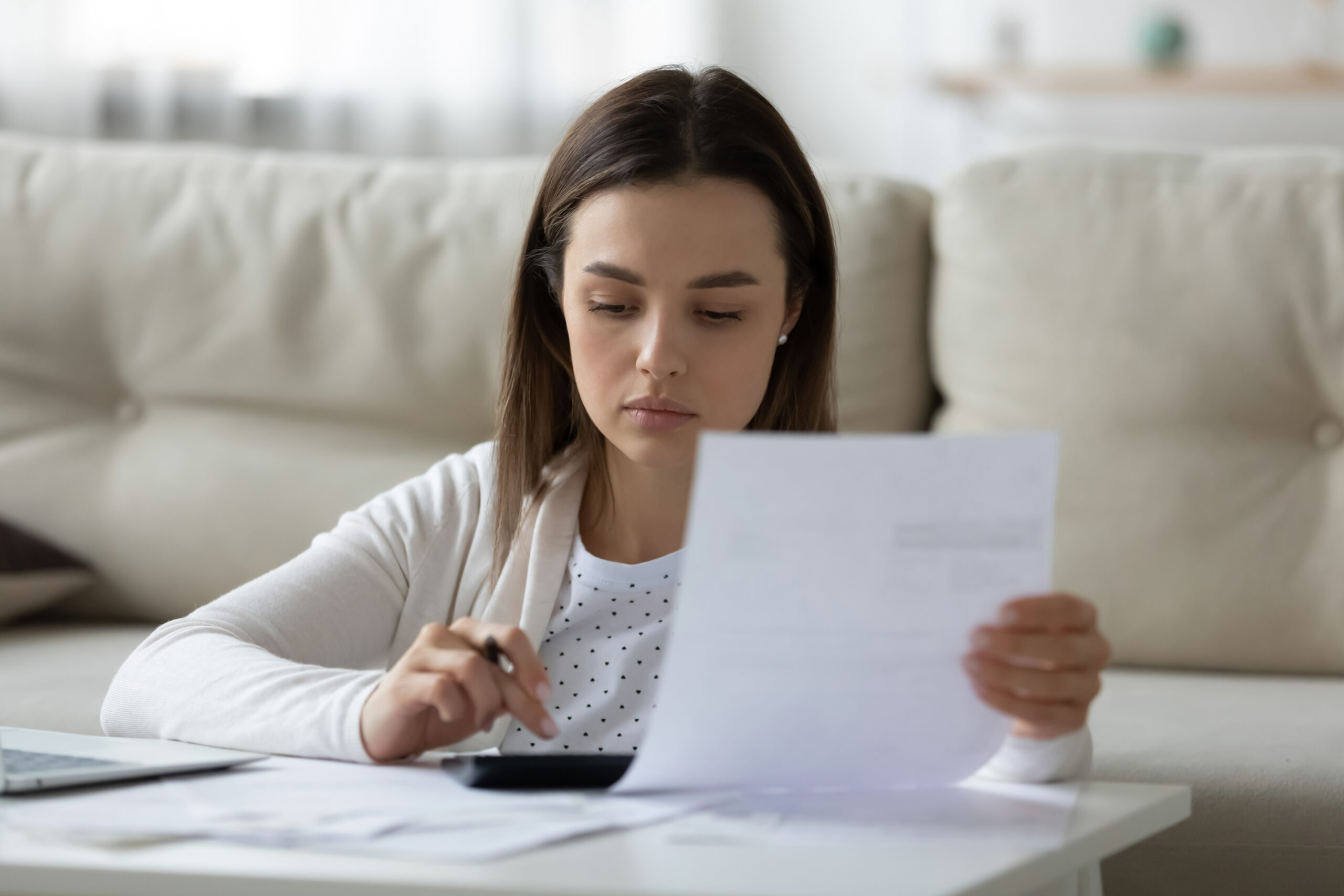 Renter using a down payment planner to create a month-by-month savings plan for buying a home