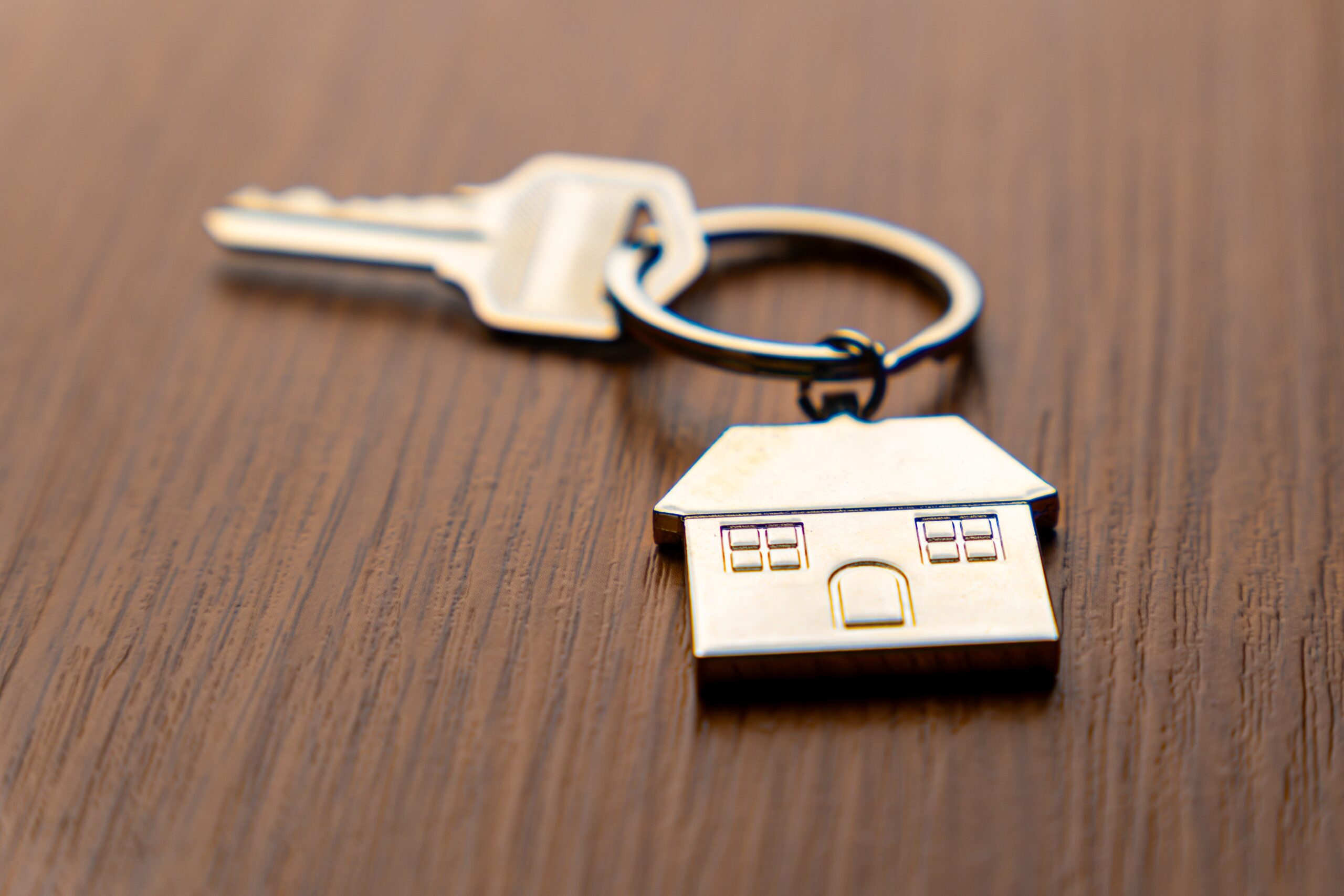 A,Key,Attached,To,A,Metallic,House-shaped,Keychain,On,A